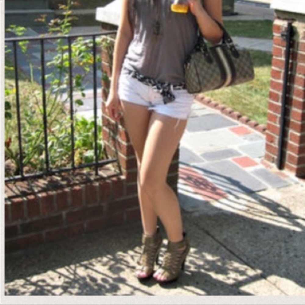 Hollister white distressed denim shorts - Picture 2 of 6